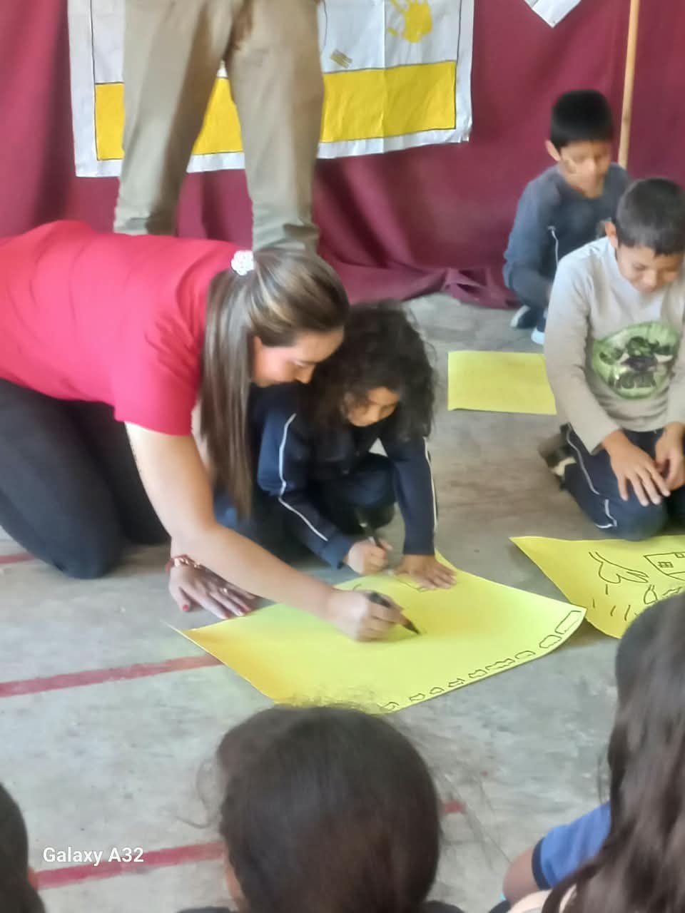 Estudiantes en jornada de concientización ambiental