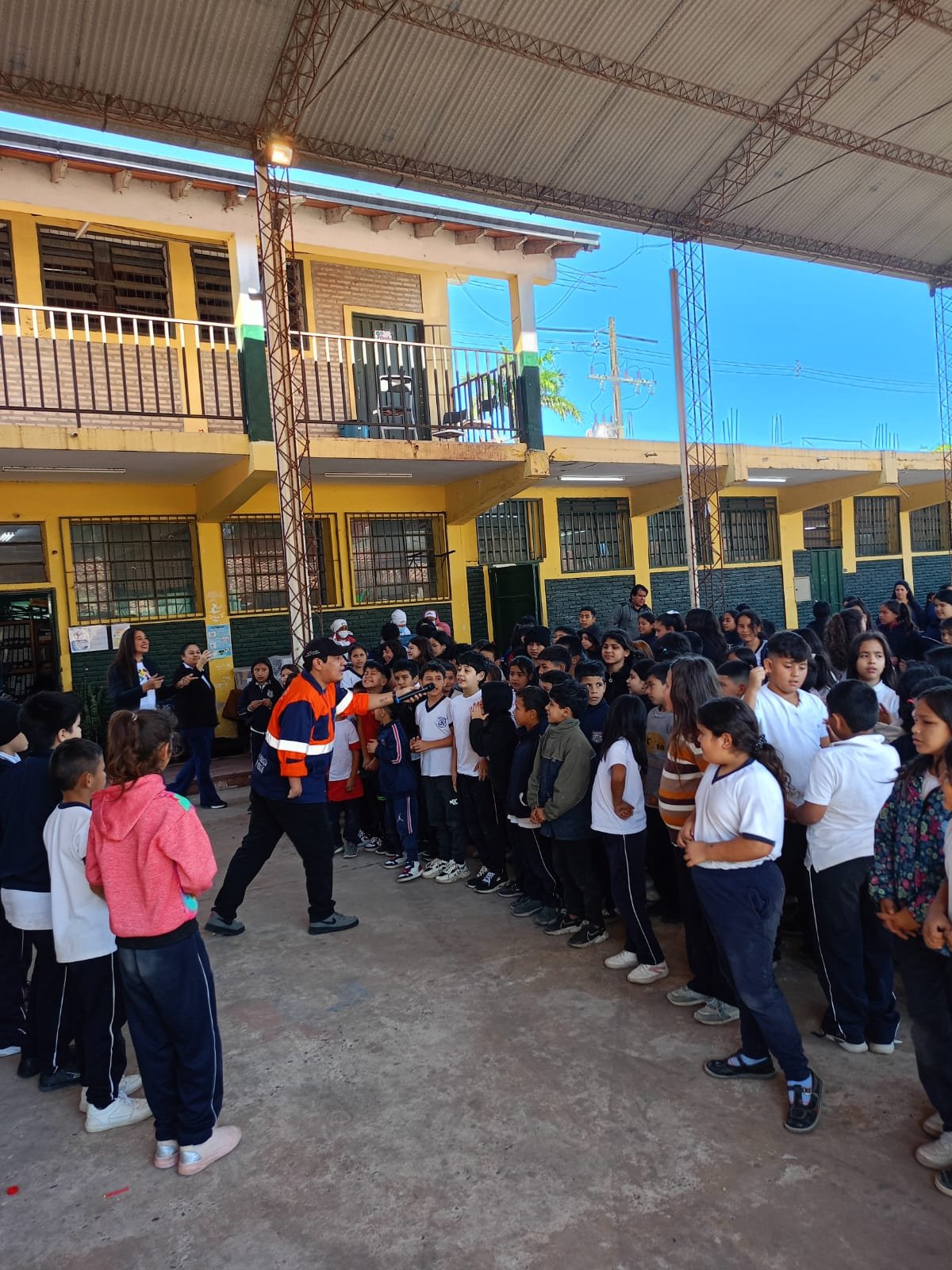 Voluntarios en jornada comunitaria