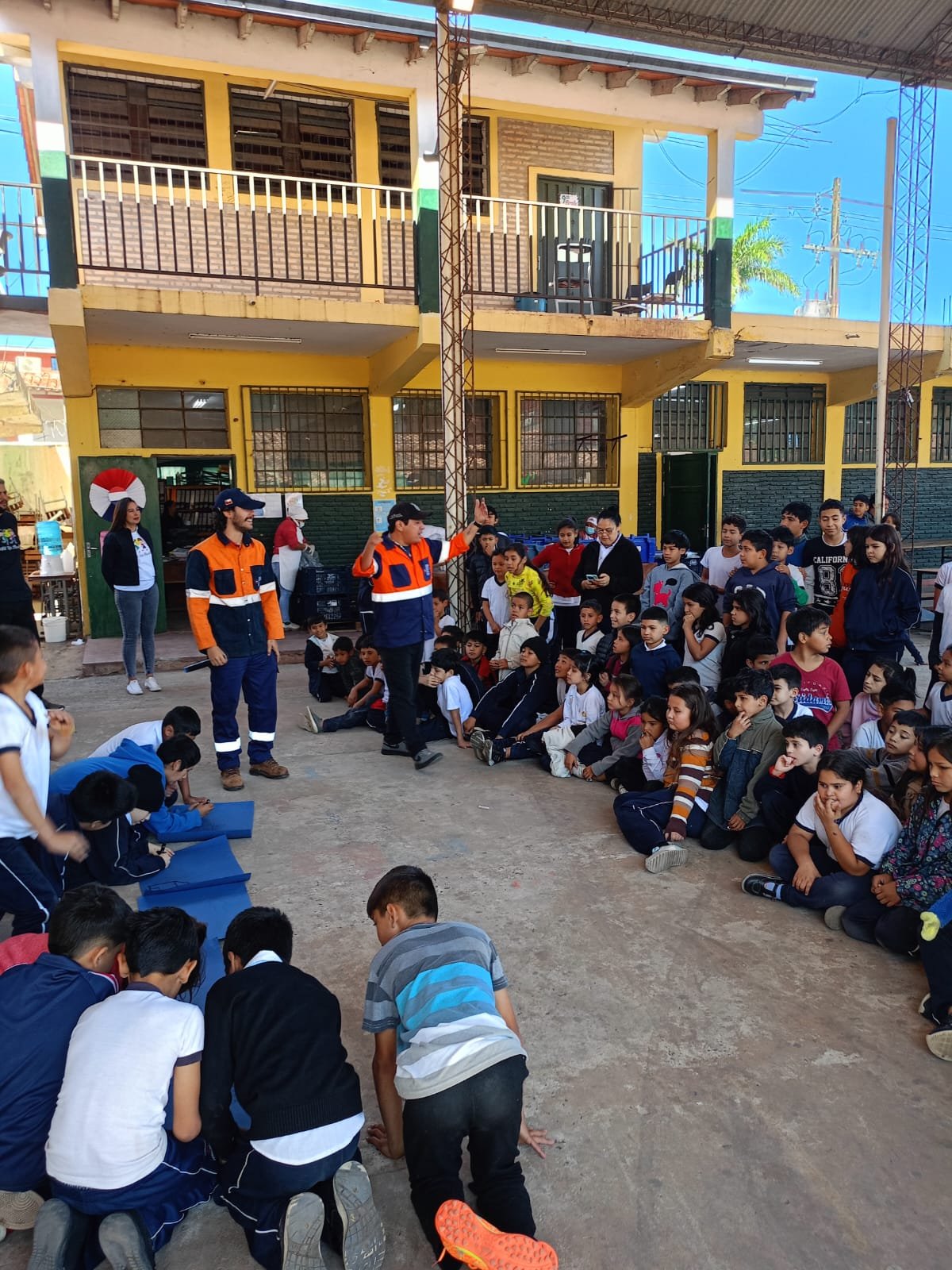 Familias participando de la jornada comunitaria