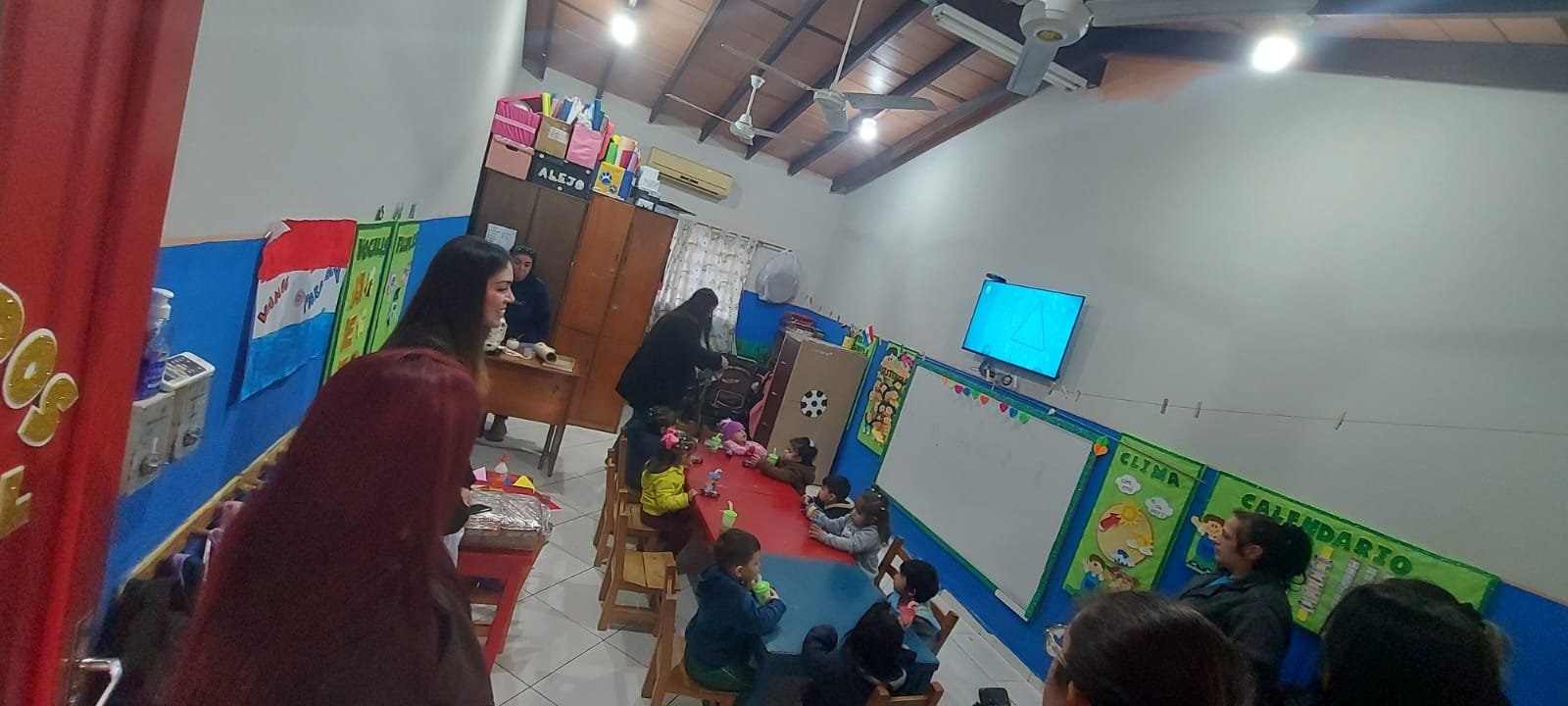 Merienda y juegos en el Centro Educativo San Pablo