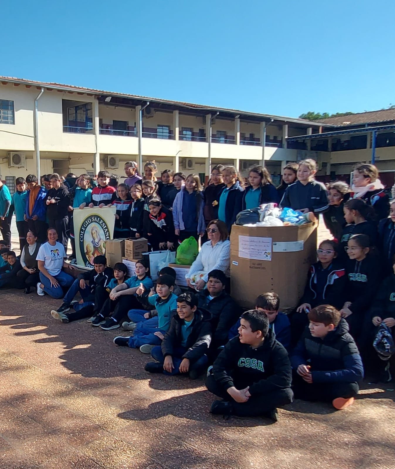 Cajas de donación del Colegio Salesiano Santa Ana